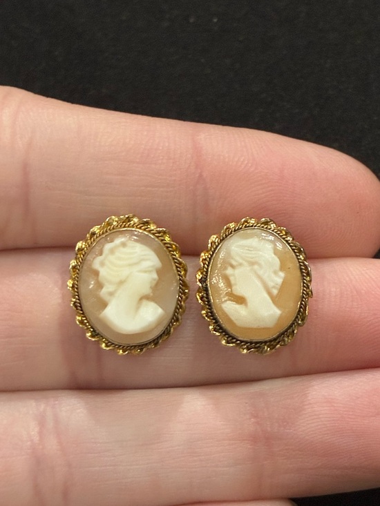 Vintage Jewelry - Vintage Gold over Sterling Shell Cameo Earrings